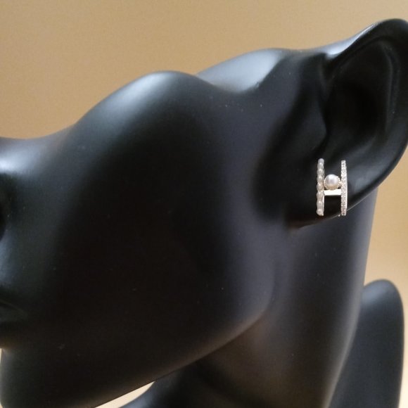 Gold Pearl & Diamond Stud Earring - Picture 4 of 6